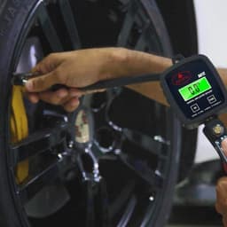 مسدس منفاخ إطارات رقمي من ايروبروتولز (Airprotools) - مزود بمقياس ضغط وخرطوم مطاطي